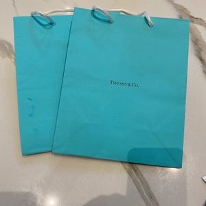 TIFFANY GIFT BAGS WITH FREE TISSUE PAPER
